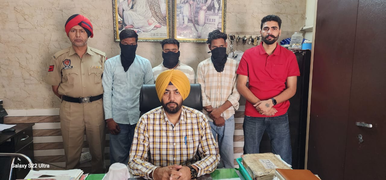 District Police arrests 03 accused, recovers 50 grams heroin and Rs. 95 thousand drug money from them